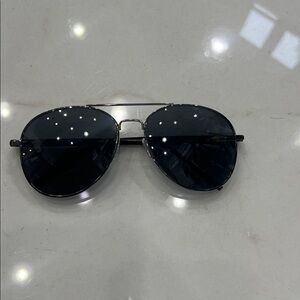 Stylish Black Aviator Sunglasses